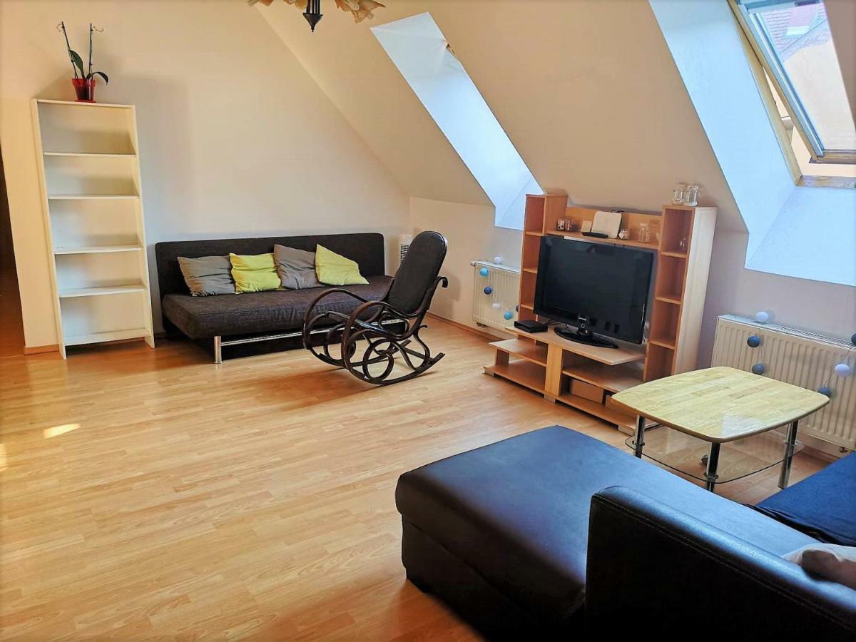 Centrum - A. Apartman Печ Екстер'єр фото