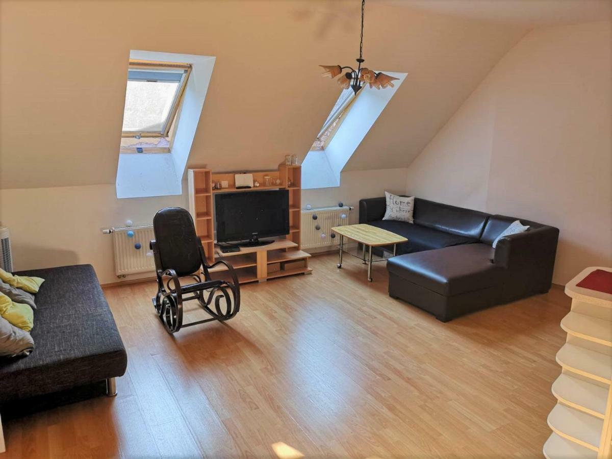 Centrum - A. Apartman Печ Екстер'єр фото